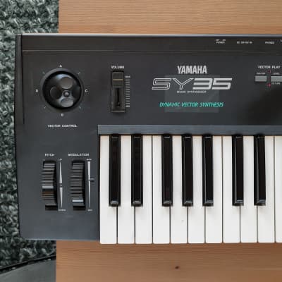 Yamaha SY35 Dynamic Vector Synthesizer