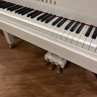 Yamaha GC2 Disklavier 5′ 8″ Grand Piano, White image 2