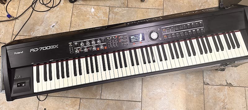 Roland RD-700GX ステージピアノ Roland RD-700GX 88-Key Digital Stage Piano | Reverb