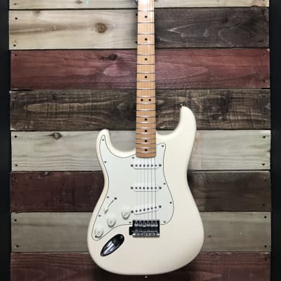 Fender Standard Stratocaster Left-Handed with Maple Fretboard Arctic White 2015 image 8