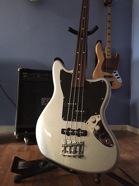 Short scale fretless sales squier jaguar bass