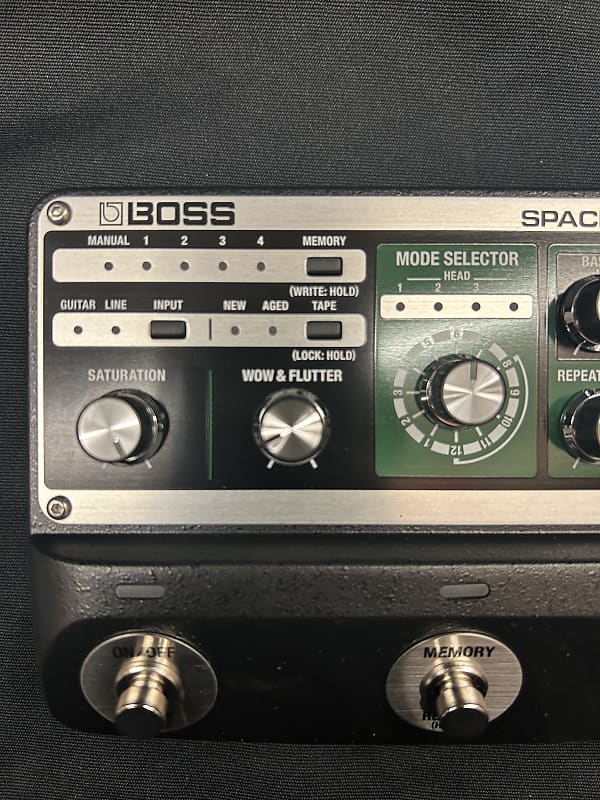 BOSS RE-202 Space Echo　ほぼ新品 Amazon.com: Boss RE-202 Space Echo Digital Delay Pedal