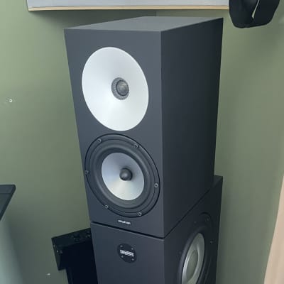 AMPHION One18ペア＋Amp100 Mono Review: Amphion One18 Studio Monitors & Amp100 Amplifier