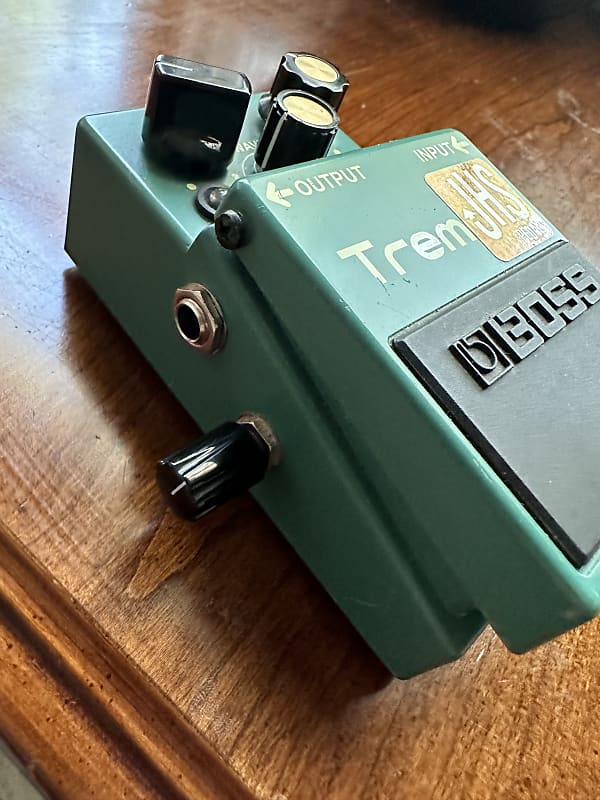 JHS Boss TR-2 Tremolo with 