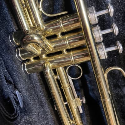 mendini student grade trumpet w/case and mouthpiece image 4