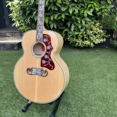 GIBSON SJ-200 Custom Vine in mint condition - new pictures added image 3