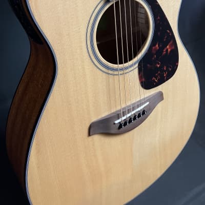 Yamaha FSX800C Small Body Acoustic-Electric Guitar Gloss Natural image 5