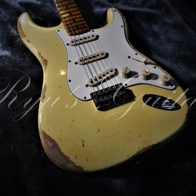 Fender Custom Shop 69 Heavy Relic Stratocaster Matching Headstock 2016 Vintage White for sale