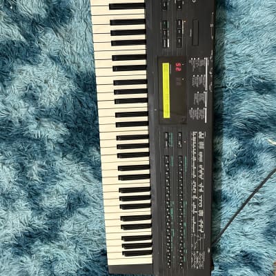 Yamaha DX7IID 61-Key 16-Voice Digital Synthesizer