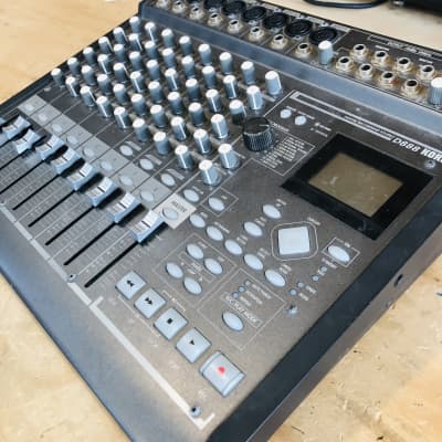 Korg D888 8-Track Digital Recording Studio