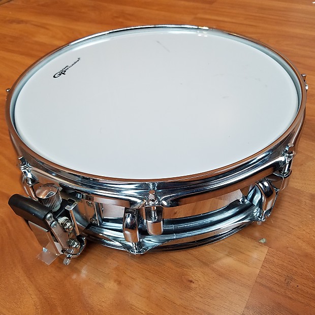 Groove percussion deals snare drum