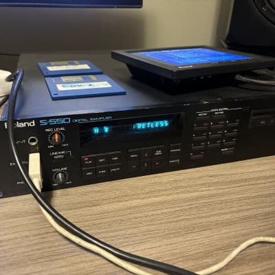 Roland S-550 Digital Sampler with screen, hdmi adapter, and mouse