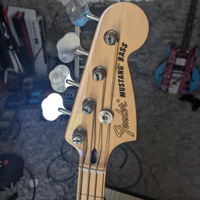 Fender PJ Mustang - FRETLESS - Custom paint job image 7