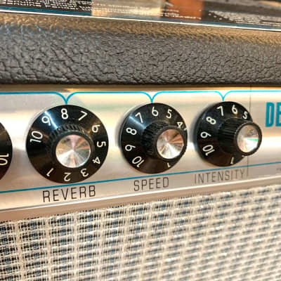 Fender '68 Deluxe Reverb Re-Issue 22W 1x12" Guitar Combo - 2015 - Silverface image 4