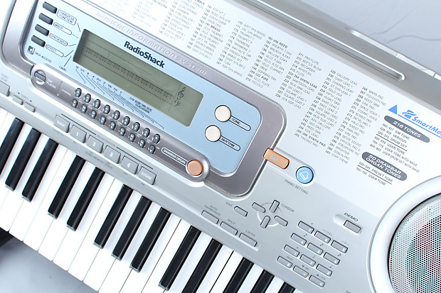 USED RADIO SHACK MD18000 76 KEY MIDI KEYBOARD W SMART MEDIA 283 Different Voices