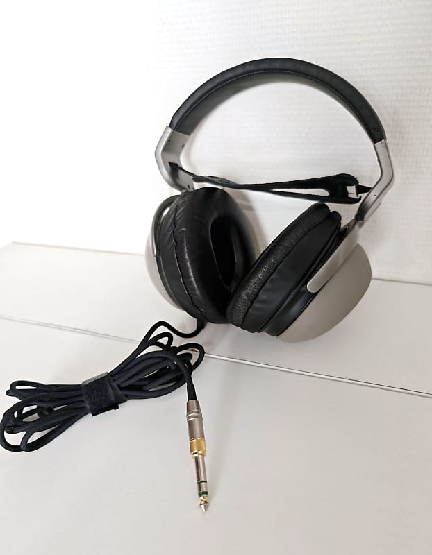 Sony MDR-CD3000 – the legendary “Baby MDR-R10” headphones  			