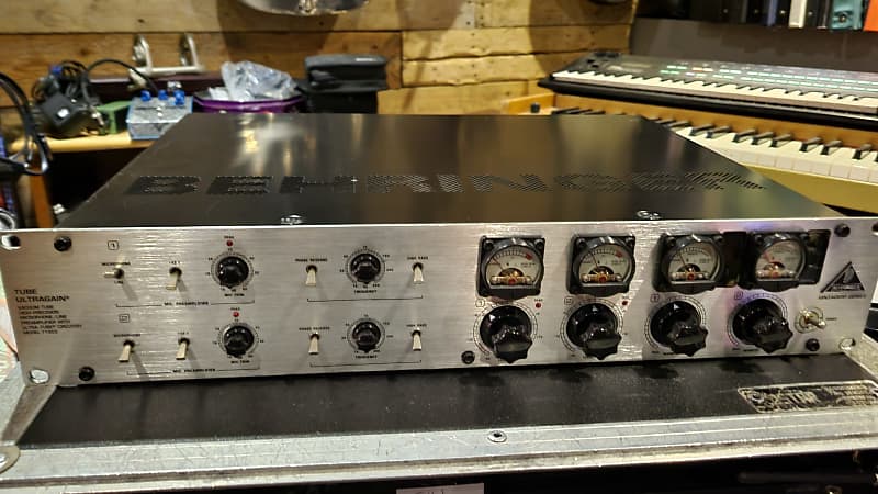 Behringer TUBE ULTRAGAIN T1953 - Microphone/Line Preamplifier | Reverb