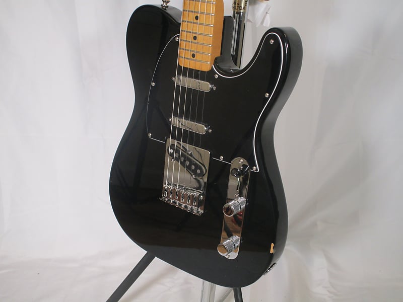Fender Mexican Deluxe Blackout Telecaster black electric guitar