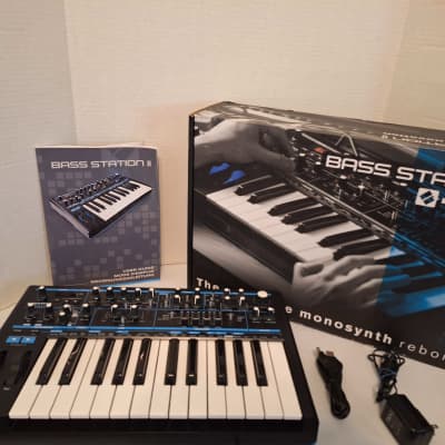 Novation Bass Station II 25-Key Monophonic Synthesizer 2013 - Present - Black