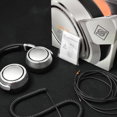 Neumann NDH20 Closed-Back Monitoring Headphones - Silver image 2