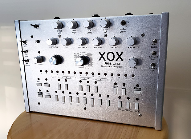 x0Xpro acid bassline シンセサイザー 国産x0xb0x（303クローン）『gizm0x x0x-pro』 実機レビュー