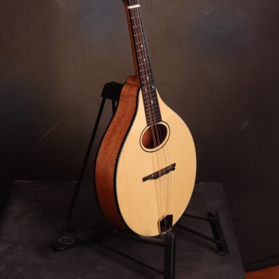 Eastman PCH-M104 natural finished A-Style Oval-Hole Mandolin solid spruce top with gigbag image 8