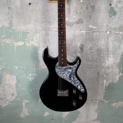 LINE 6 VARIAX 500 electric guitars
