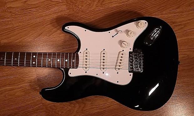 Hondo H-76 Strat Style