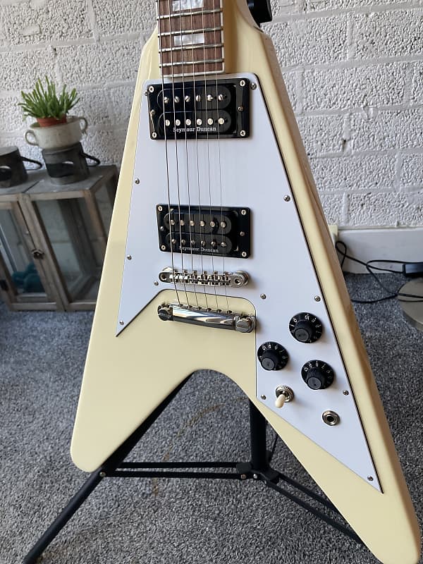 Edwards E-FV-120D '67 reissue Flying V model Electric Guitar