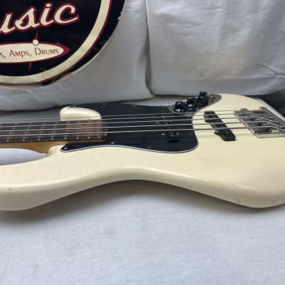Fender Deluxe Active Jazz Bass V 5-string J-Bass 2020 - Olympic White / Pau Ferro fingerboard image 12