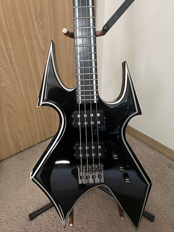 B.C. Rich Warbeast Trace Bass