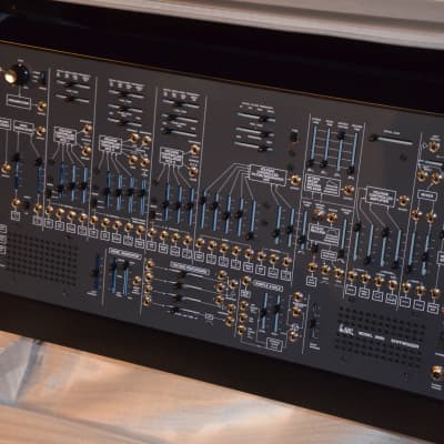 ARP 2600 M Semi-Modular Synthesizer made by Korg * vintage style reissue synth that delivers the authentic sounds of the seventies * this is a really great synth...you will love it * comes with a Korg keyboard and a fine trolley case *