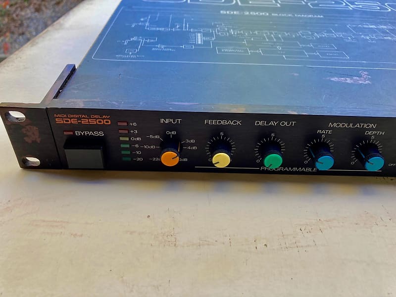 Roland SDE-2000 Digital Delay