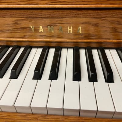 Upright piano brand Yamaha M450 TAO 44'' year 2005 image 6