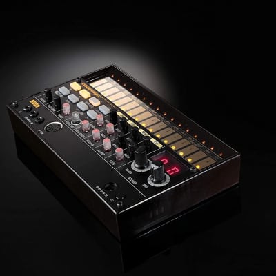 Korg, 16-Key Synthesizer (VOLCABEATS),Black image 3