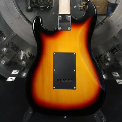 Indio Stratocaster - 3-Color Sunburst (Upgraded Bone Nut) w/ Gig Bag image 9