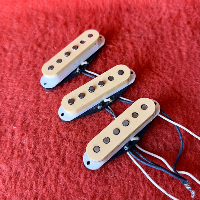 USA Fullerton Fender Stratocaster pickups set 1983 - Crème original vintage AVRI JV image 1