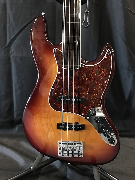 Fretless sire sales bass