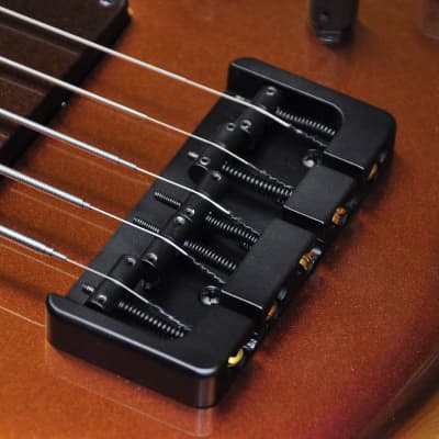 F Bass Bn 5 - Colour Shift 