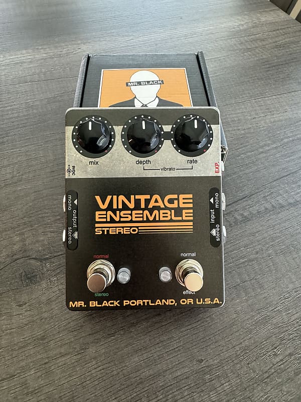 Mr. Black Stereo Vintage Ensemble