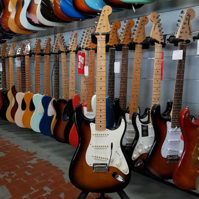 Fender   Classic Player 50 Stratocaster Sunburst image 2