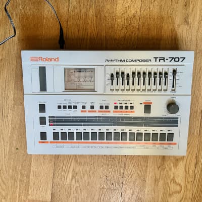 Roland TR-707 Rhythm Composer 1985 with V2 HKA Mod for more sounds