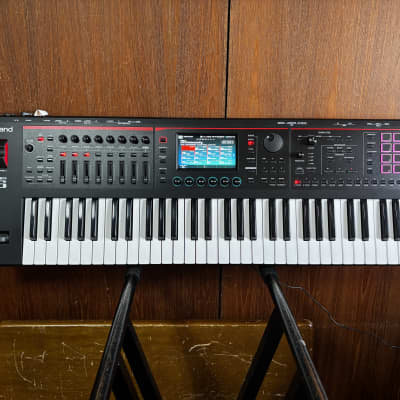 Roland FANTOM-06 Synthesizer Keyboard w/ gig bag