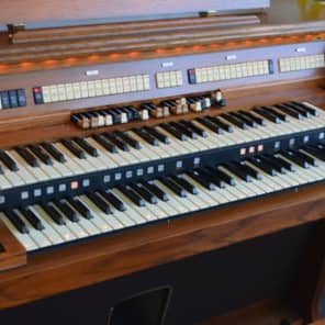 Hammond 935 Classic Church Organ Medium Brown Oak image 6