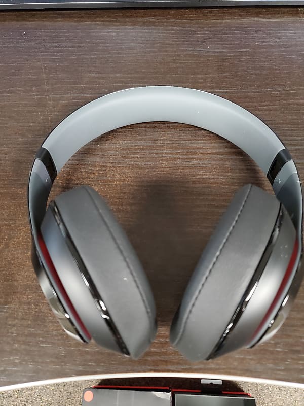 Beats by Dre STUDIO 2.0 Over Ear Headphones, Black (Used) image 1