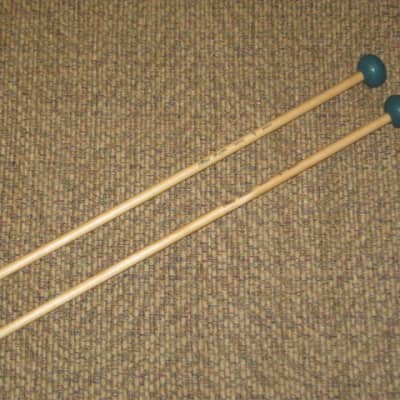 one pair new old stock A+ Mike Balter MB5B (5B) Medium Hard Keyboard Mallets - 1" diameter Oval Dark Green Rubber HEADS and Natural Birch HANDLES (for Marimba, Xylophone) mid to late 1990s (+ packaging) Unwound Series image 2