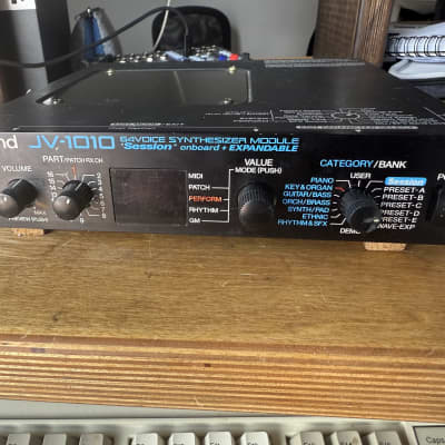 Roland JV-1010 64-Voice Synthesizer Module 1999 - 2003 - Black
