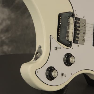 1970's Ovation BREADWINNER White with very early features image 15