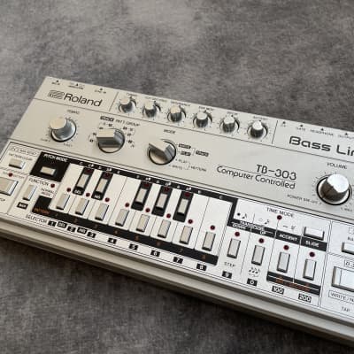 Roland TB-303 + original softcase and PSU
