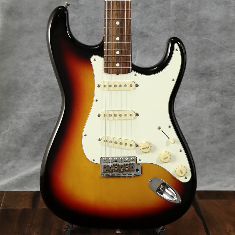 Fender Japan Exclusive Classic 60s Stratocaster 3 Tone Sunburst (04/25)